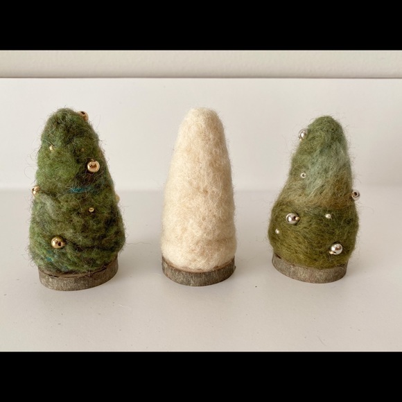 Needle felted Christmas tree - Picture 2 of 7